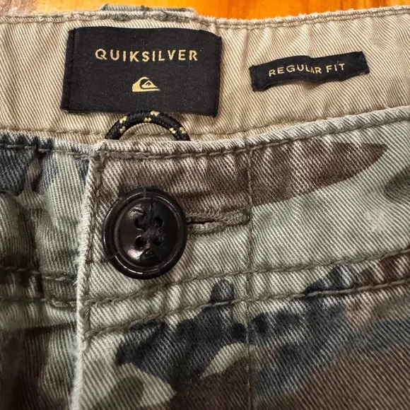 Men's Quicksilver Camouflage Cargo Shorts - Size 32 - Picture 3 of 11